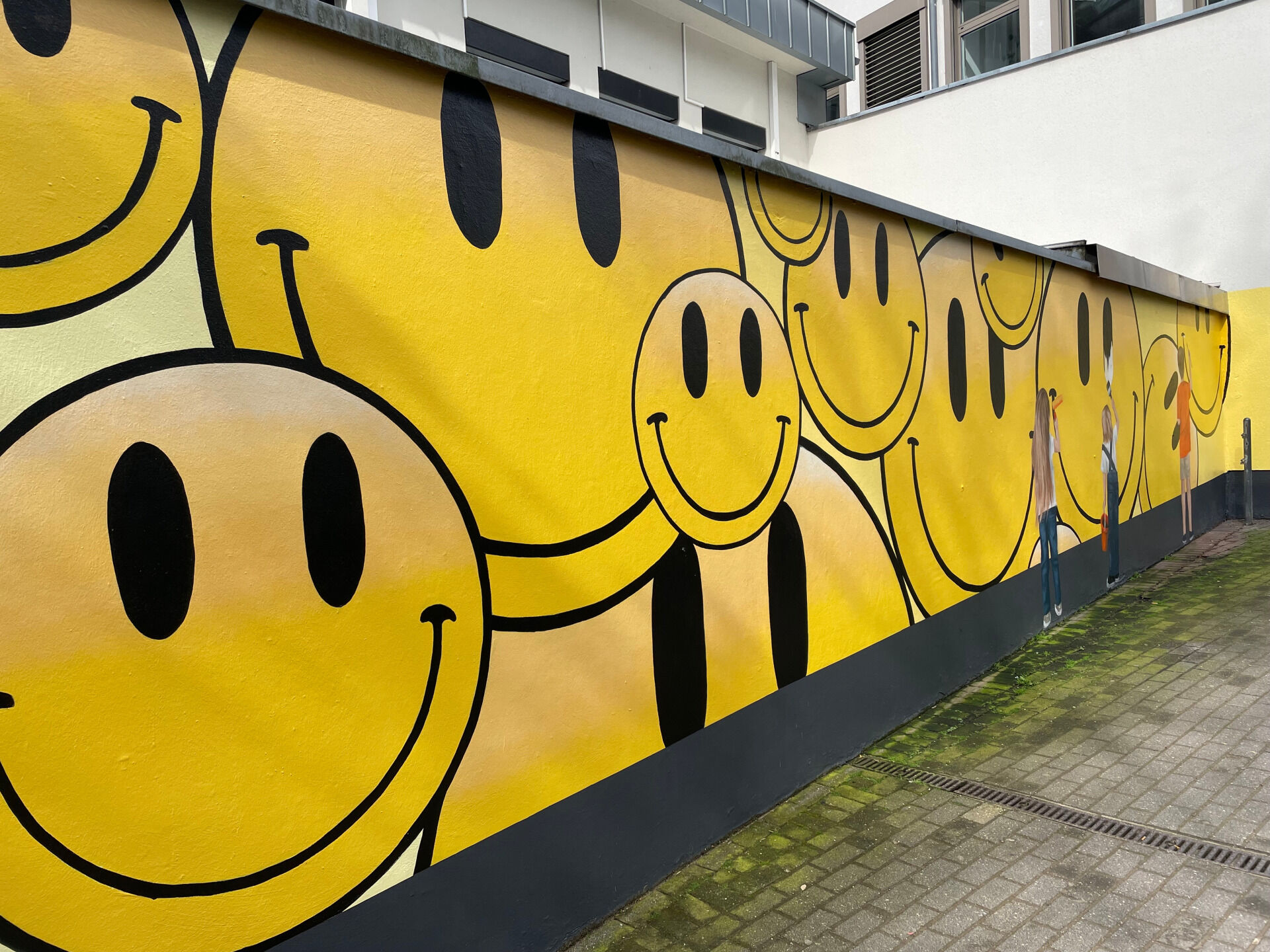 FRÖHLICHE SMILEY-WAND